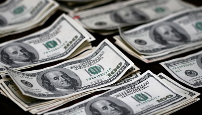  الدولار يقفز إلى 15.7 جنيهًا بالسوق السوداء