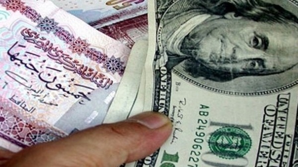 الدولار بـ17.10 جنيهات.. اقتصاد مصر على يد الانقلاب يتهاوى