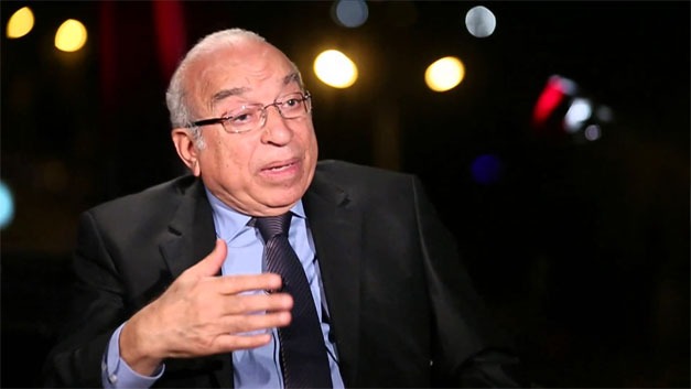  فهمي هويدي يكتب :مثير للجدل حيا وميتا
