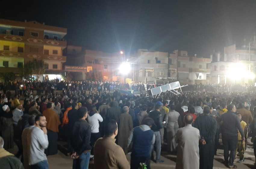  الزقازيق.. تشييع جثمان 4 عمال ضحايا حادث انهيار سور شركة