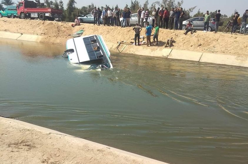  أبوحماد.. إصابة 5 عمال في انقلاب أتوبيس بترعة الشباب