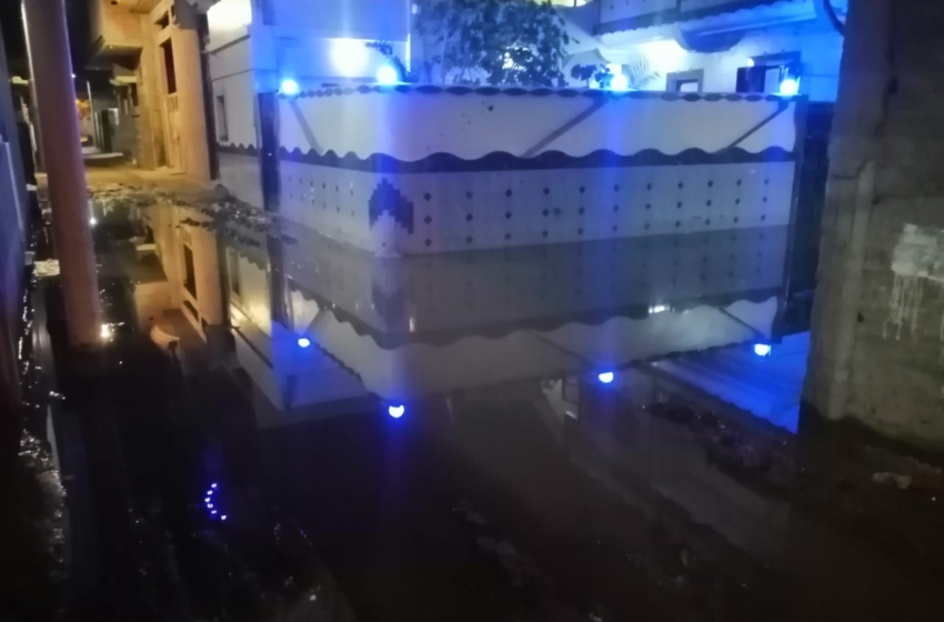  الحسينية.. شوارع سماكين الغرب تغرق في مياه الصرف