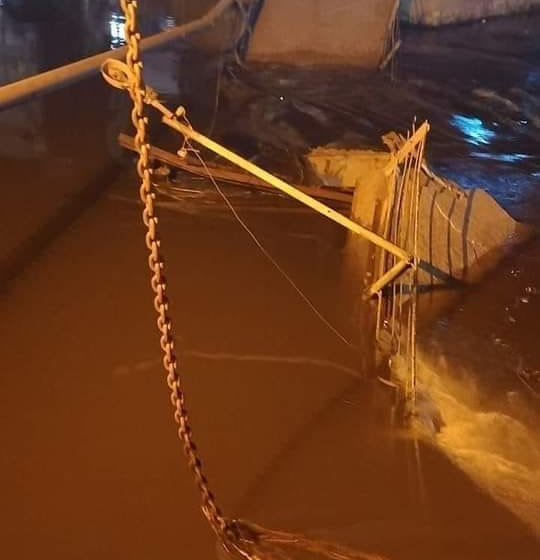 العثور على جثة رضيعة ضحية انهيار كوبري العزيزية بمنيا القمح