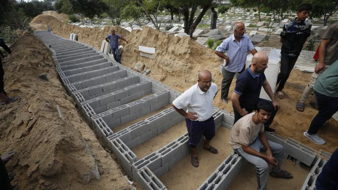  قبور جماعية لدفن شهداء غزة