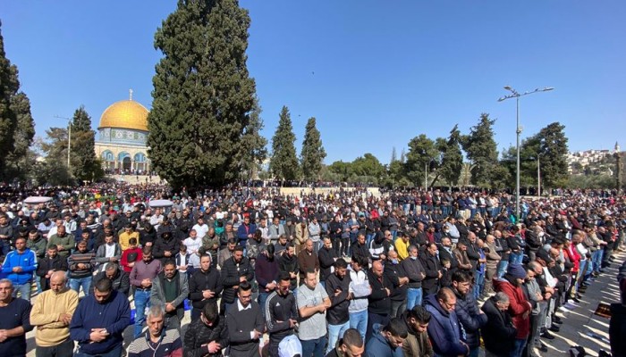  50 ألفًا يؤدون صلاة الجمعة في المسجد الأقصى