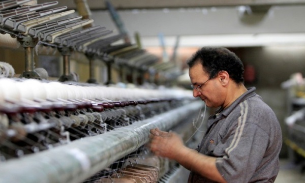  ميدل إيست آي: استيراد الآلات أصبح مستحيلا.. والتجار يلجأون للتهريب