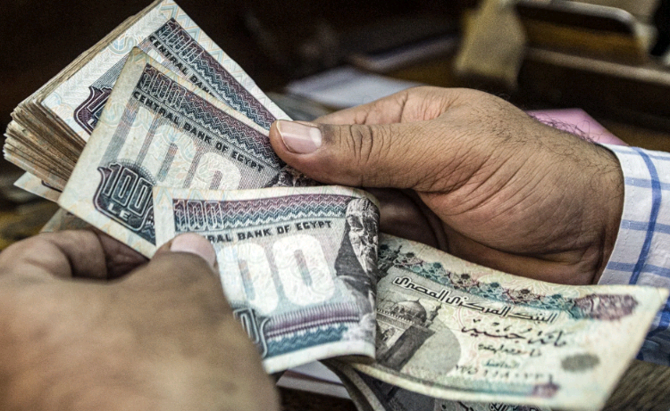  حكومة الانقلاب تدرس فرض ضريبة 27% على من دخله مليون جنيه سنويا