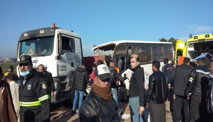  حادث مروع.. مصرع وإصابة 19 شخصا على طريق “الإسكندرية – القاهرة”