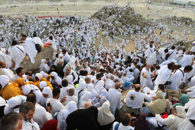  أكثر من مليوني حاج يتوافدون إلى عرفات لأداء “الركن الأعظم” في الحج
