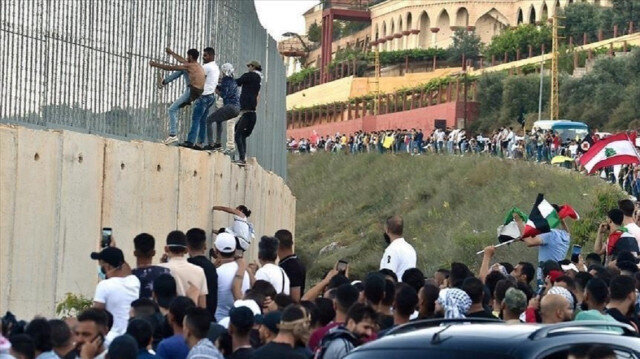  إصابة متظاهرين لبنانيين باختناق بمواجهات مع جيش الاحتلال