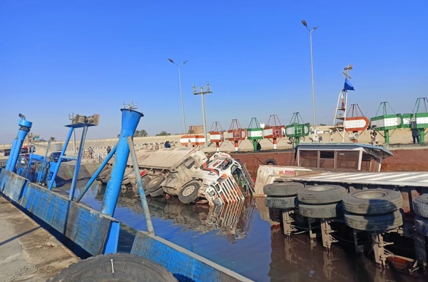  تسببت في غرق إحدى الشاحنات.. ميل معدية الشط بقناة السويس